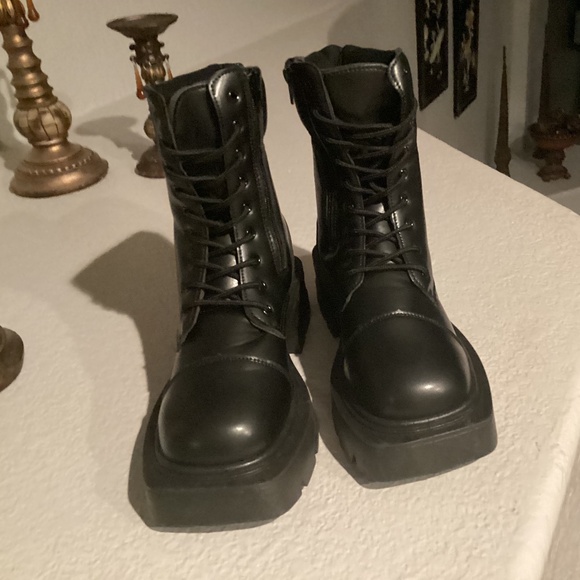 Rouge Women Ankle Boots, Size 8,  Color Black NEW - Picture 1 of 4